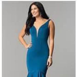 Mint condition,elegant evening dress,wedding guest dress. Color is Teal. Size 4.